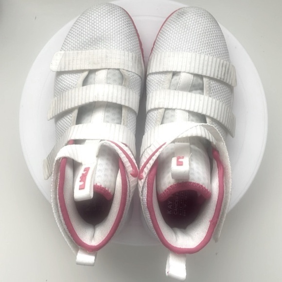 Nike 'Lebron Soldier 11' Kay Yow GS Shoes 918369-102 White Pink Cancer Sz 3Y - Picture 5 of 13